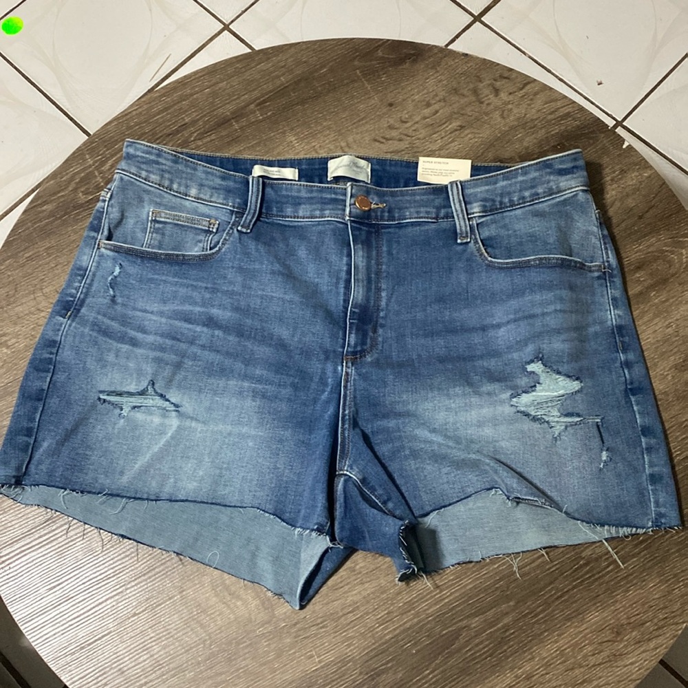 Universal Thread High Rise Midi Shorts Women’s Size 20 NWT